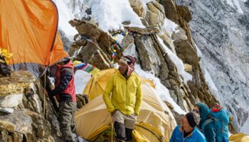 Everest Climbing Rules 2025: New Regulations, Costs & Guide Requirements