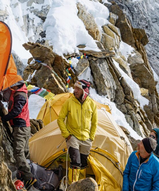Everest Climbing Rules 2025: New Regulations, Costs & Guide Requirements