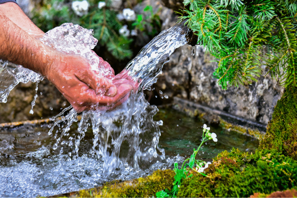 "Drink Smart, Trek Smart: Staying Hydrated Safely in the High Himalayas" 2 Drink Smart, Trek Smart