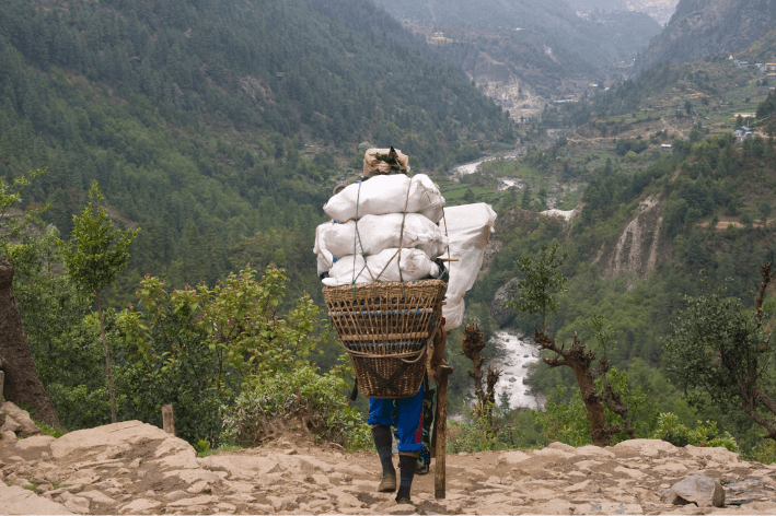 lives of porters and guides